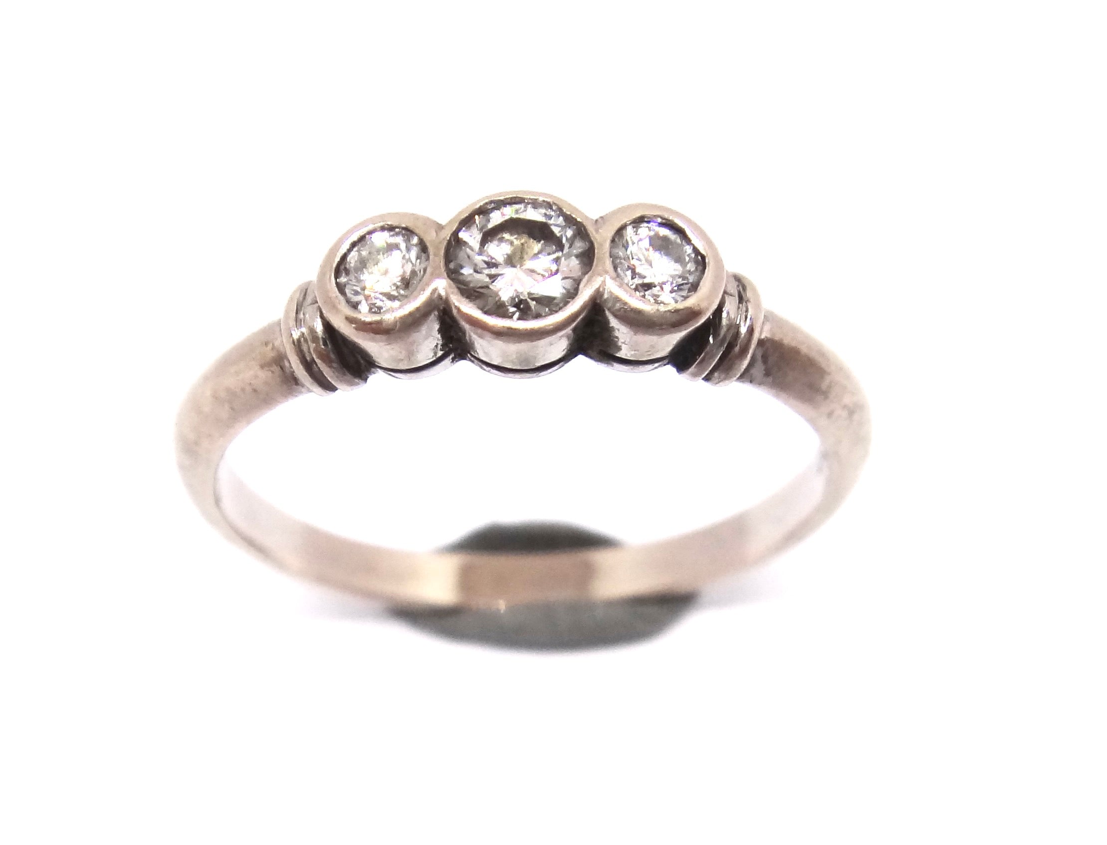 18CT White GOLD & 3 Stone DIAMOND Ring