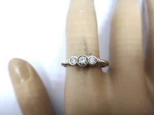 18CT White GOLD & 3 Stone DIAMOND Ring
