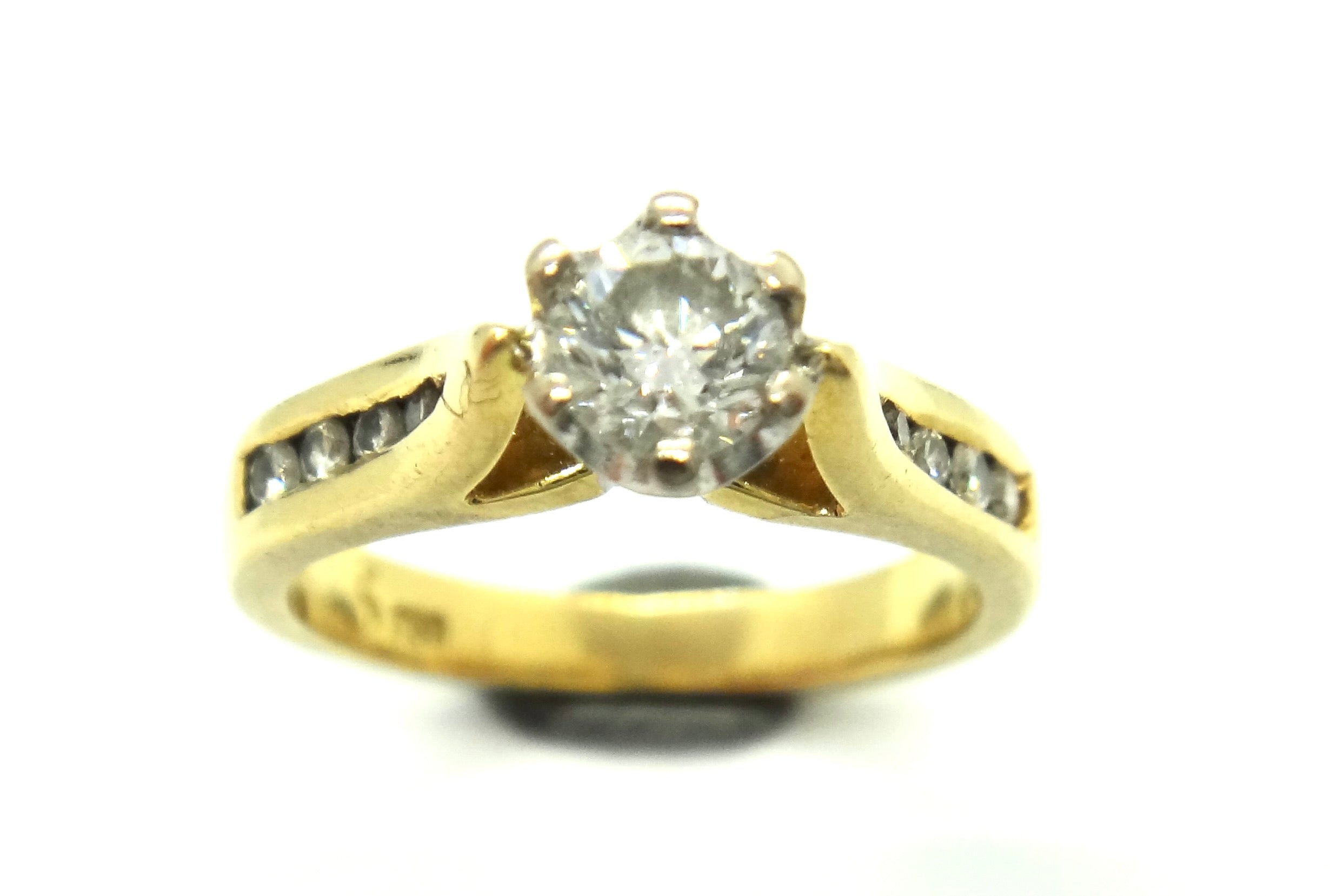 18CT Yellow Gold & Brilliant Cut Diamond Ring